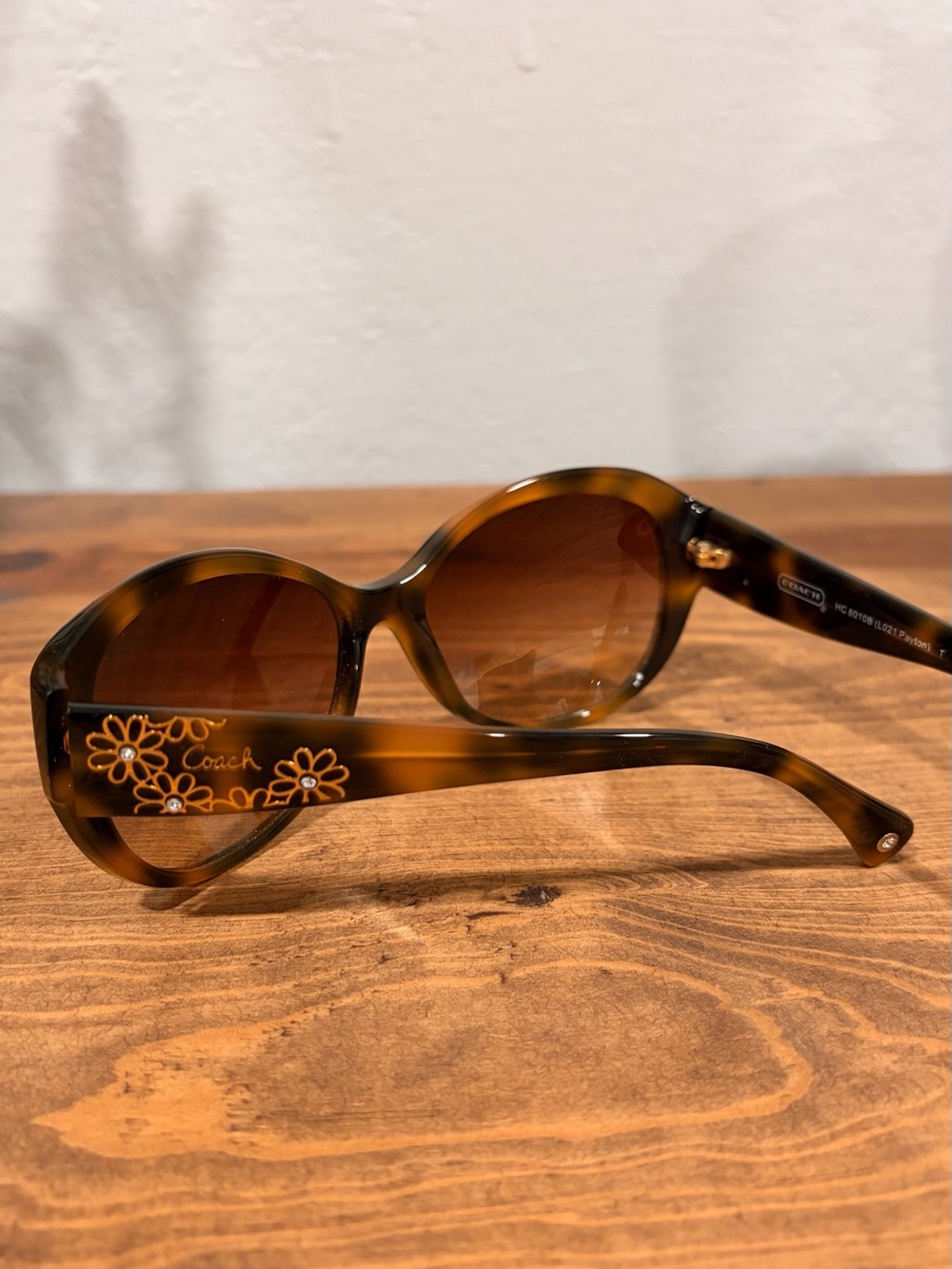 Coach Women's Tortoiseshell Sunglasses with Brown Gradient Lenses - Picture 4 of 6